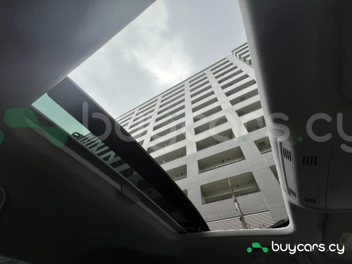 Volkswagen Passat White