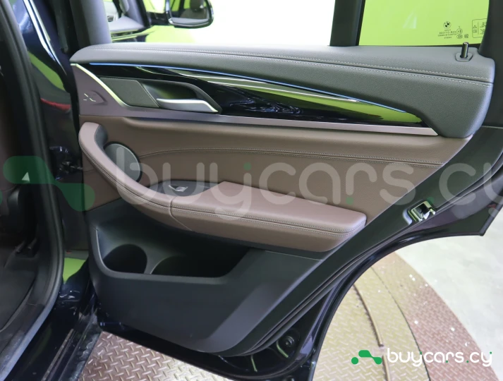 BMW iX3 Черный