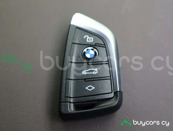 BMW iX3 Черный