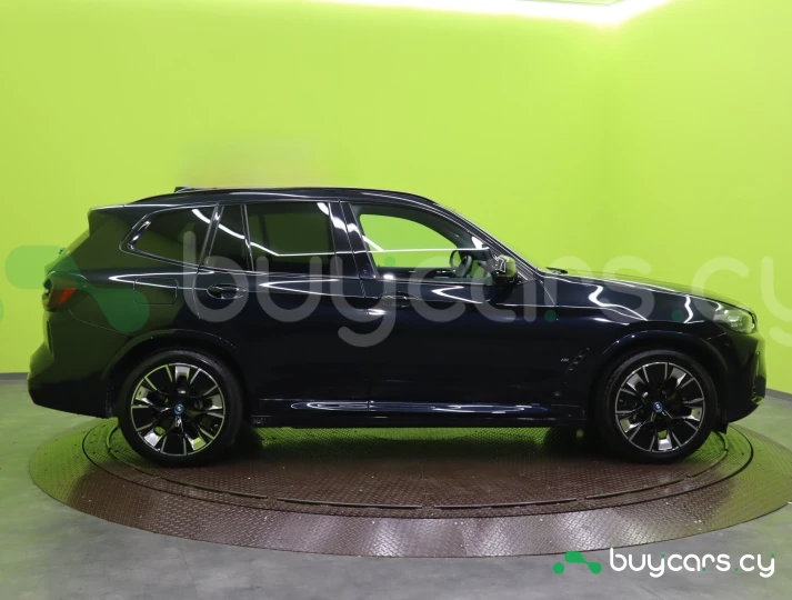 BMW iX3 Черный