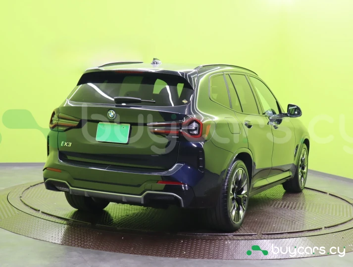 BMW iX3 Черный