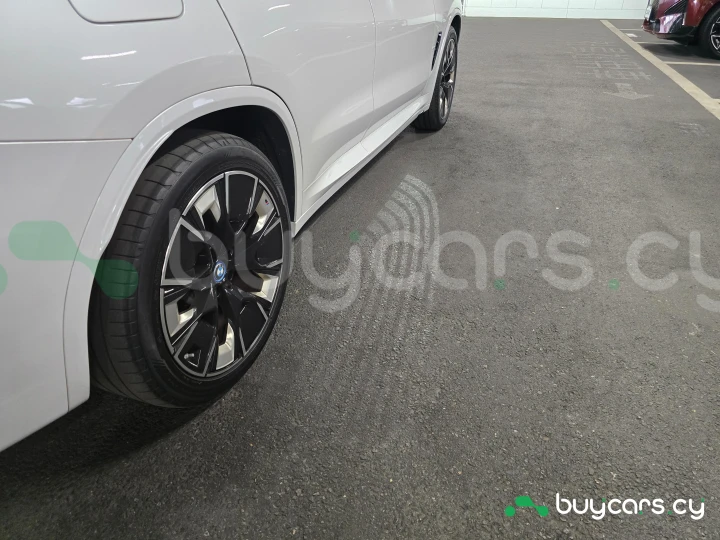 BMW iX3 Белый
