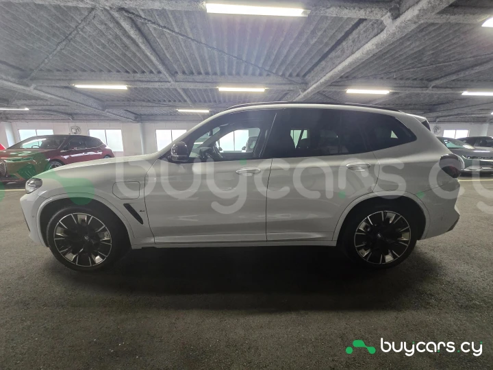 BMW iX3 Белый
