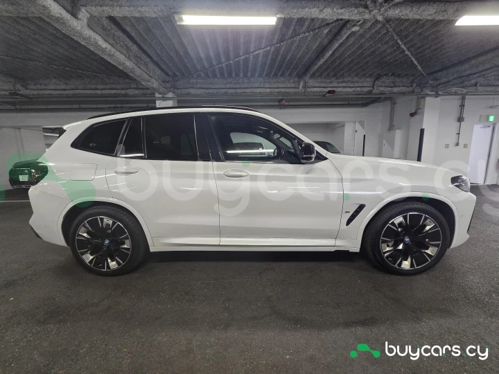 BMW iX3 Белый