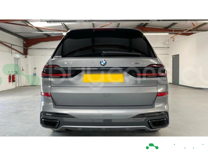 BMW X7 Серый