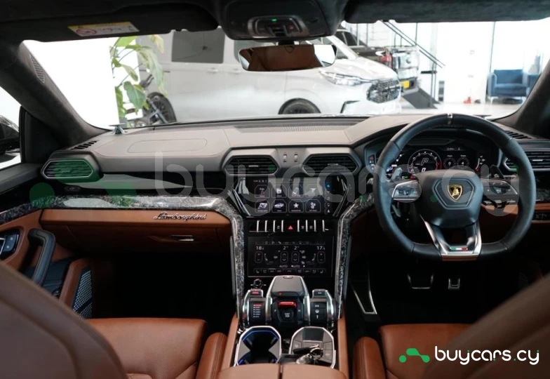 Lamborghini Urus Черный