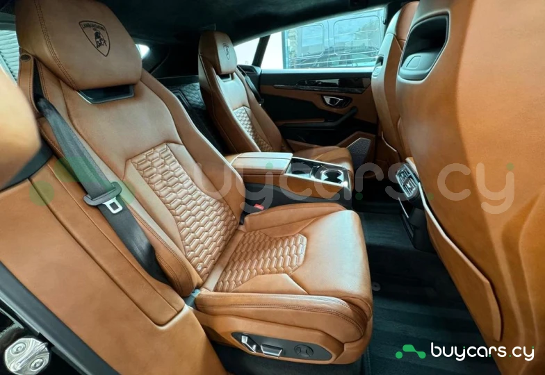 Lamborghini Urus Черный