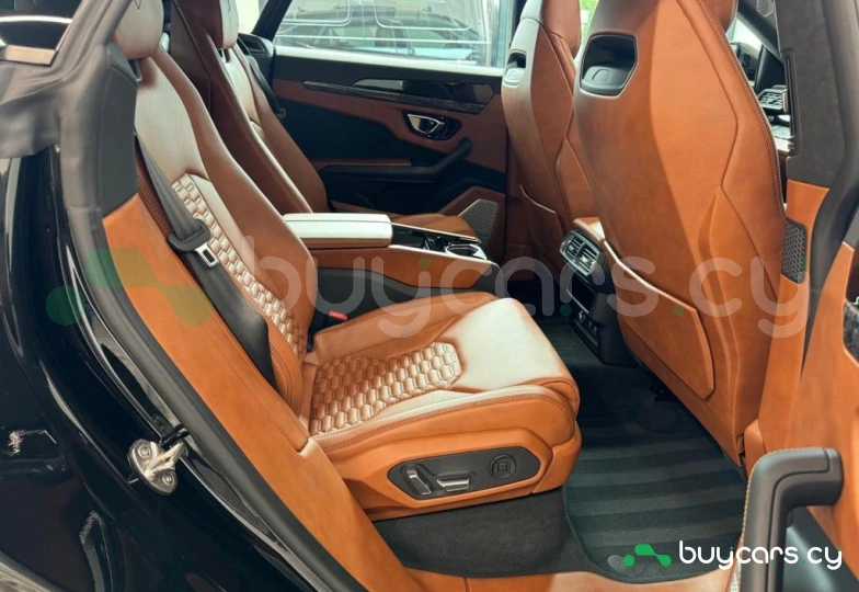 Lamborghini Urus Черный