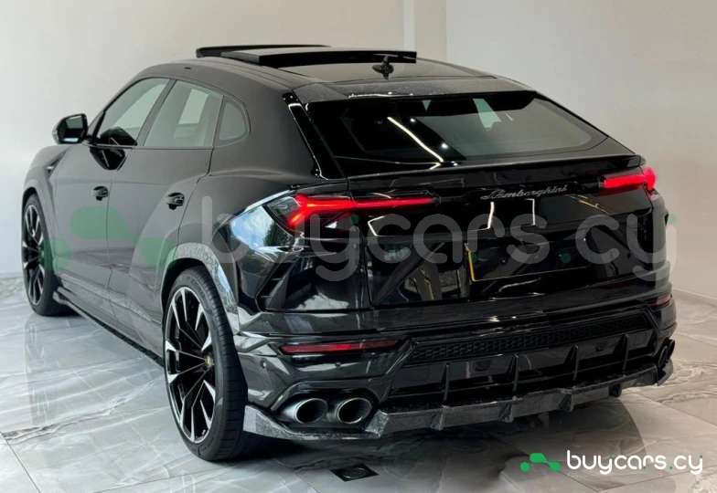 Lamborghini Urus Черный
