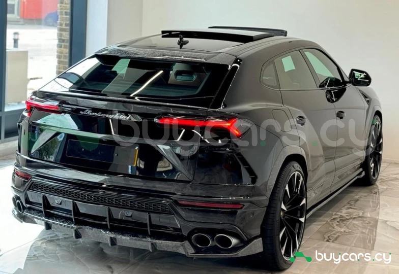 Lamborghini Urus Черный