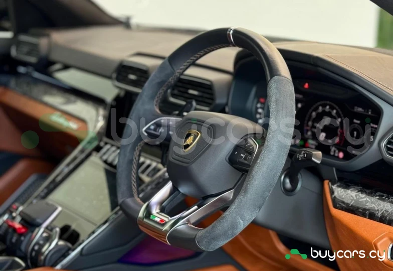 Lamborghini Urus Черный