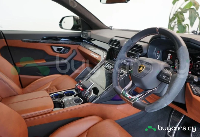 Lamborghini Urus Черный