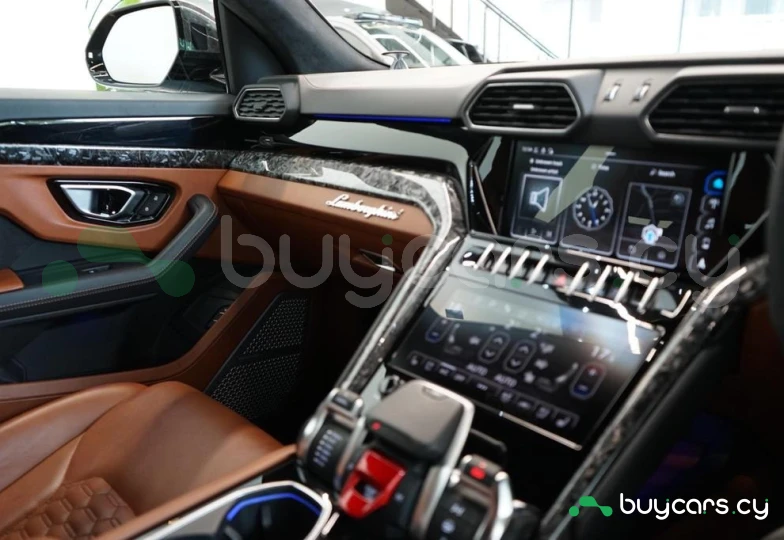 Lamborghini Urus Черный