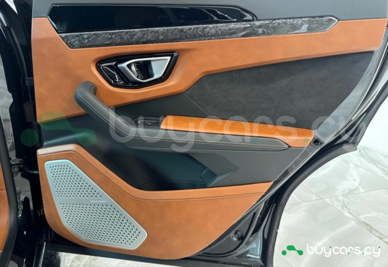 Lamborghini Urus Черный
