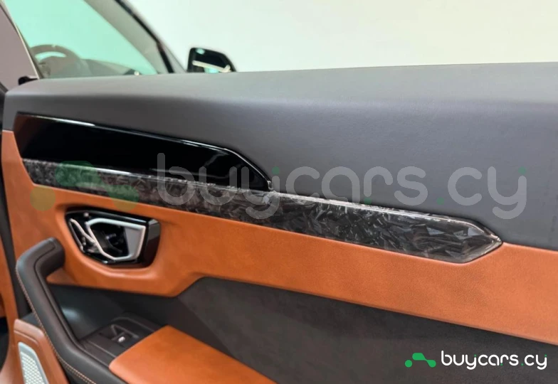 Lamborghini Urus Черный