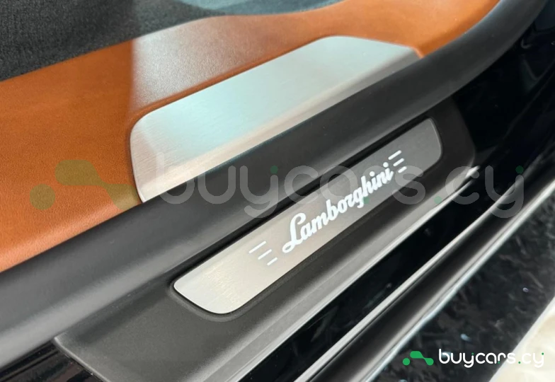 Lamborghini Urus Черный