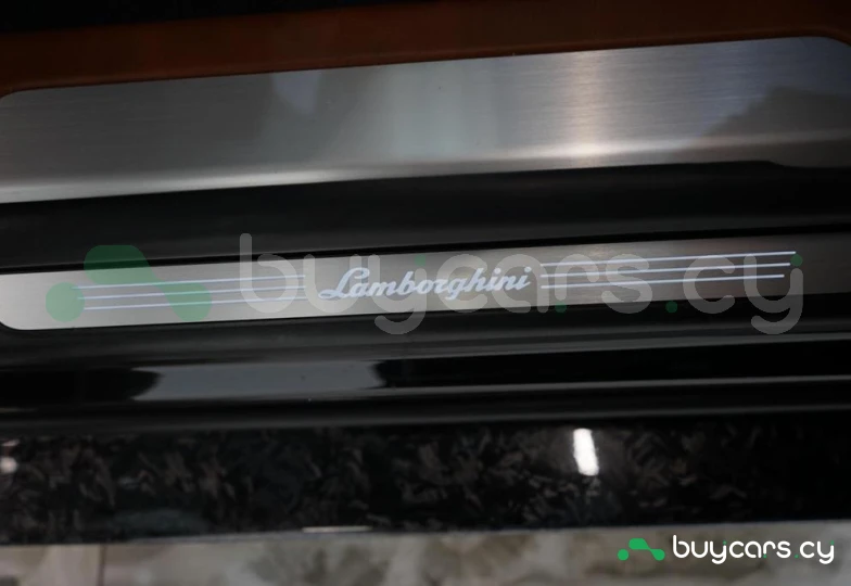 Lamborghini Urus Черный