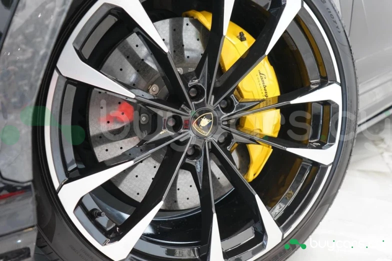 Lamborghini Urus Черный