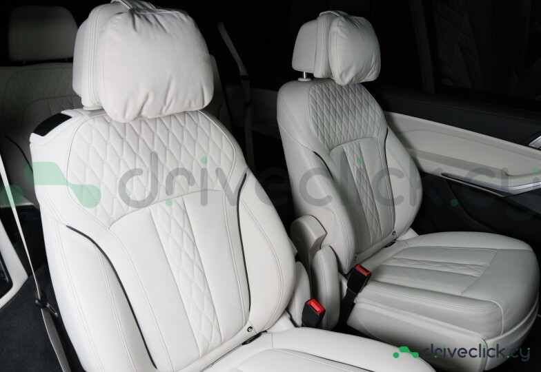 BMW X7 Blue