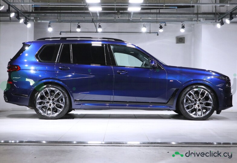 BMW X7 Blue