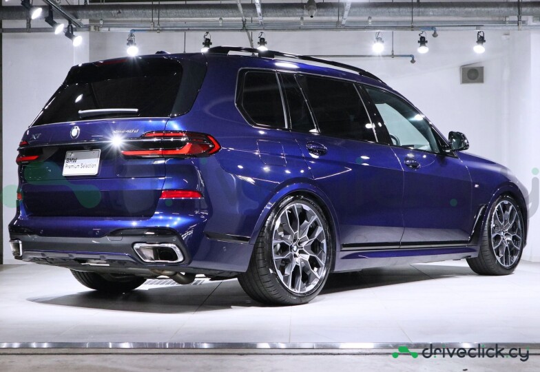 BMW X7 Blue