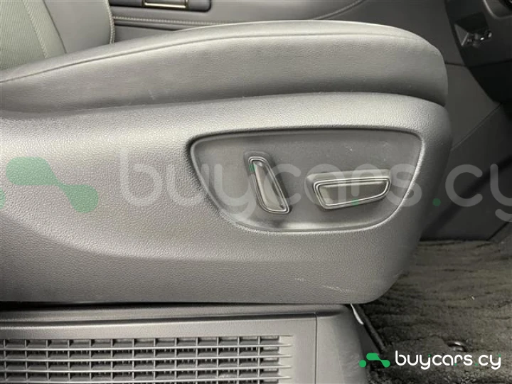 Toyota Alphard White