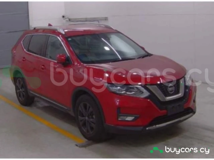 Nissan X-Trail Красный