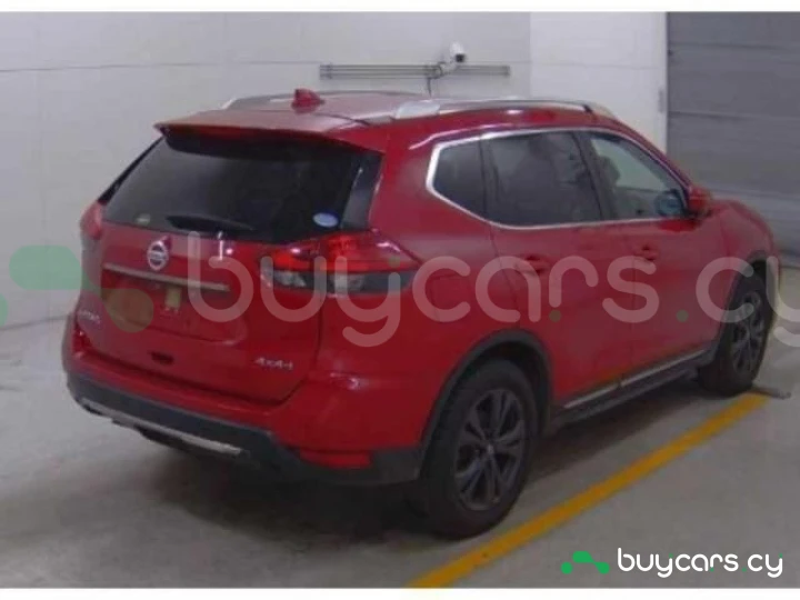 Nissan X-Trail Красный