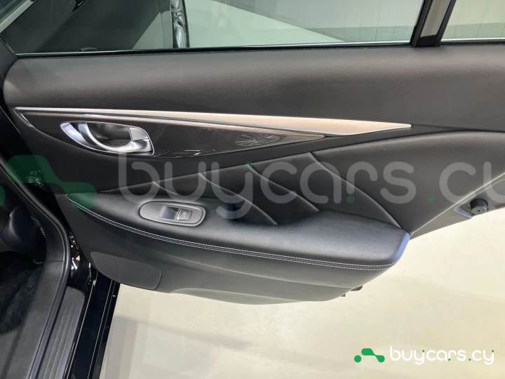 Nissan Skyline Black