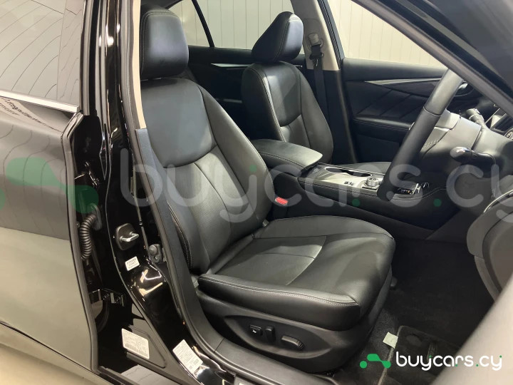 Nissan Skyline Black