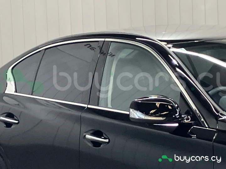 Nissan Skyline Black