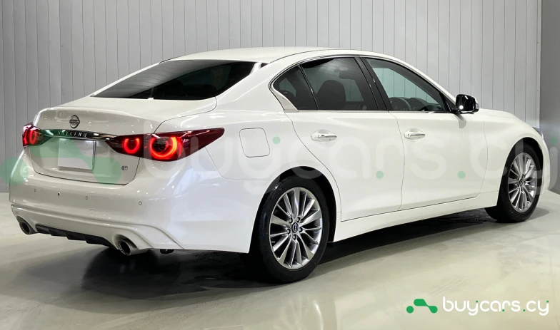 Nissan Skyline Белый