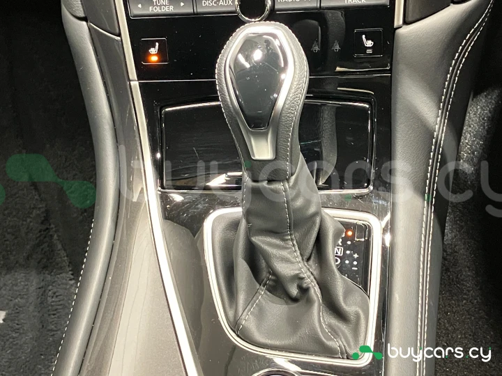 Nissan Skyline Белый