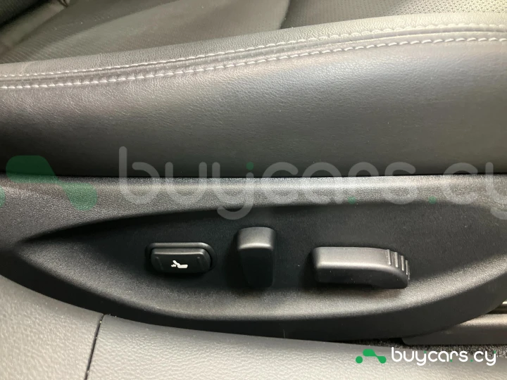 Nissan Skyline Белый