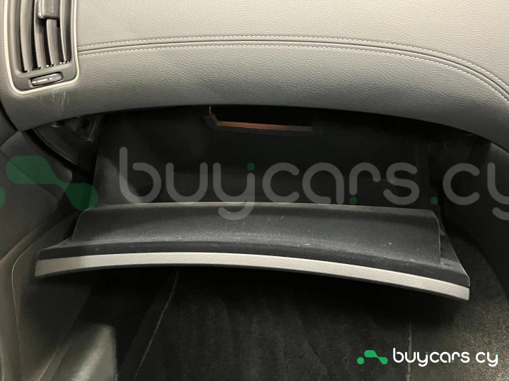 Nissan Skyline Белый