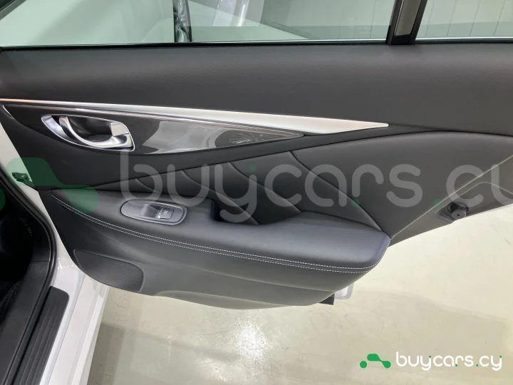 Nissan Skyline Белый