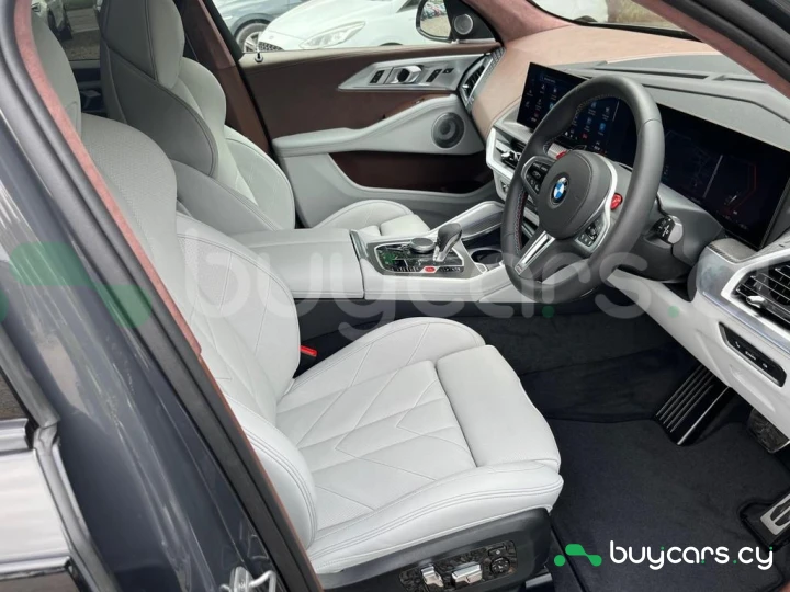 BMW XM Серый