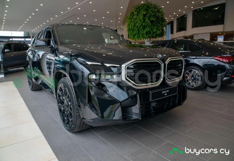 BMW XM Черный