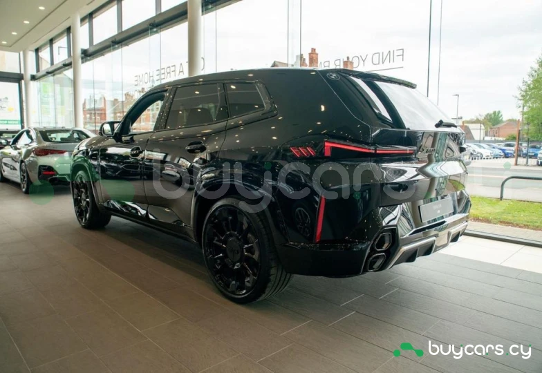 BMW XM Черный
