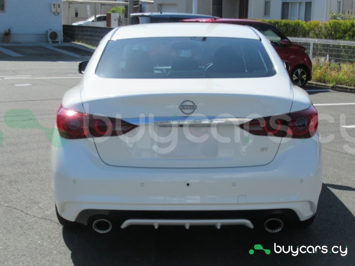 Nissan Skyline Белый