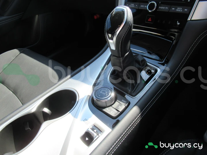 Nissan Skyline Белый