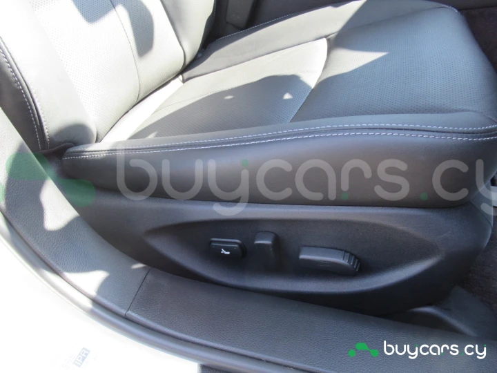 Nissan Skyline Белый