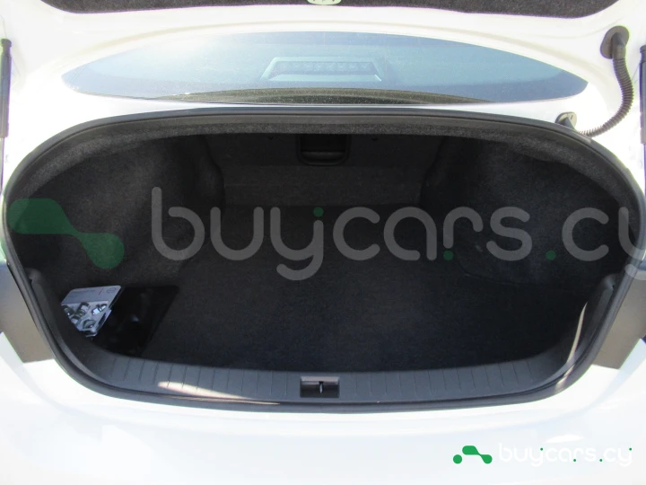 Nissan Skyline Белый