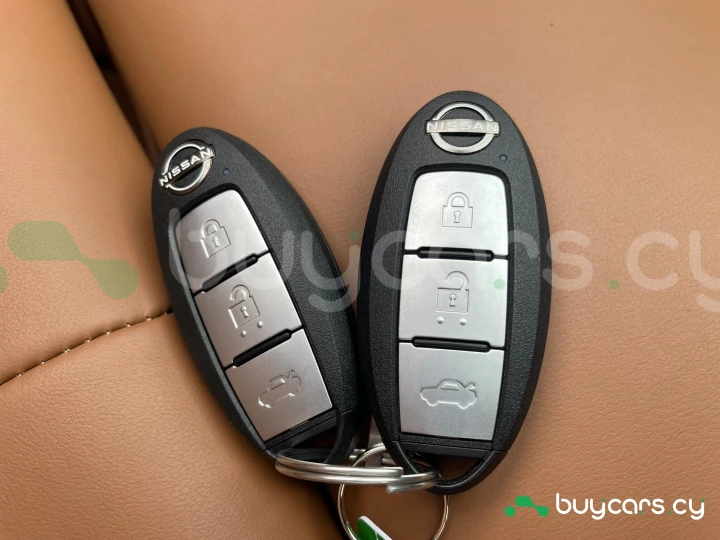 Nissan Skyline Серый