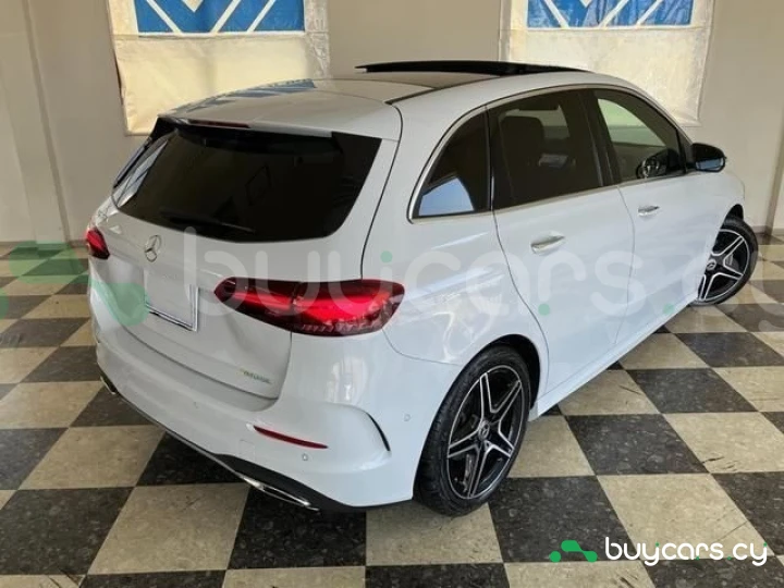 Mercedes B-class White