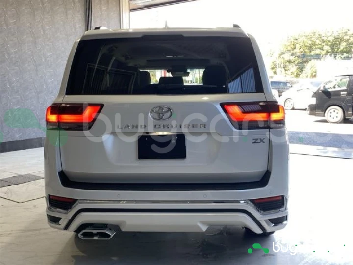 Toyota Land Cruiser 300 Белый