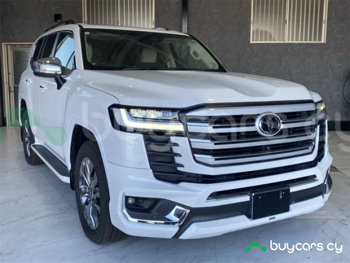Toyota Land Cruiser 300 Белый