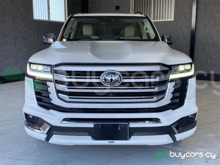 Toyota Land Cruiser 300 Белый