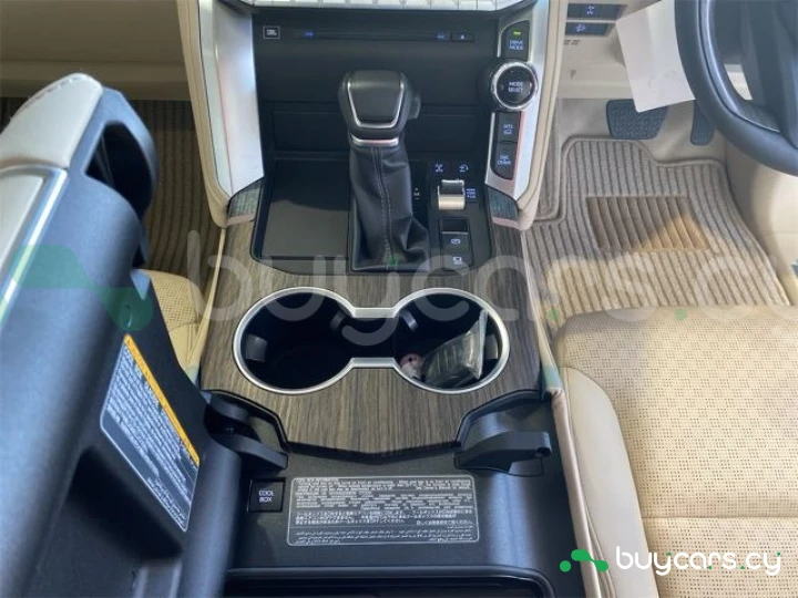 Toyota Land Cruiser 300 Белый