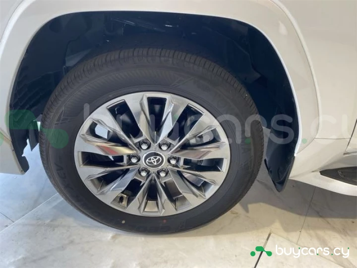 Toyota Land Cruiser 300 Белый